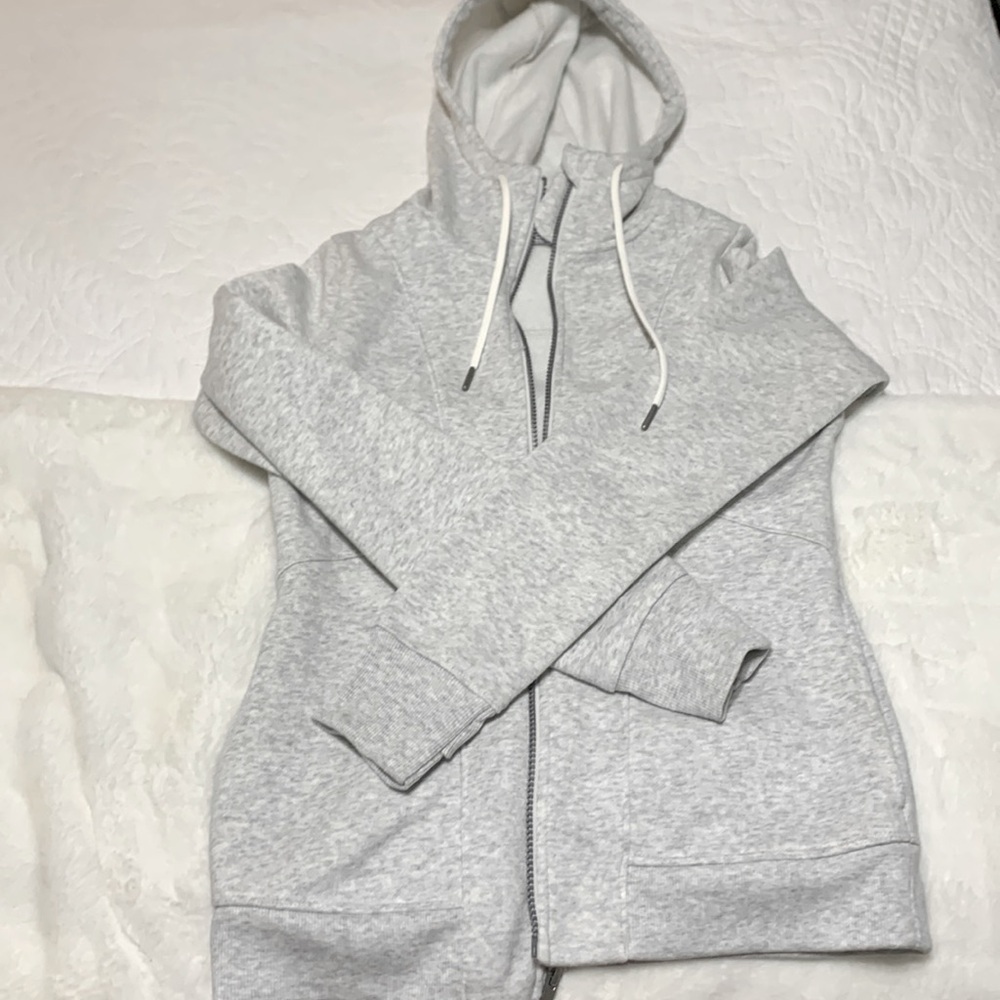 NEW all in motion jacket perfect with athletic wear. NEVER WORN !